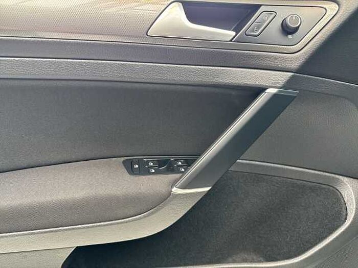 Volkswagen Golf Variant 1.0 IQ. DRIVE DSG Aut. *AHK*ACC TEMPOMAT! *