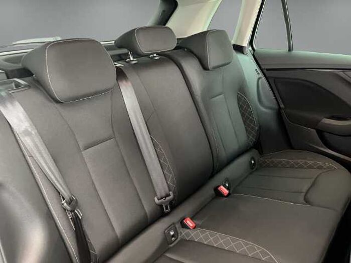 SKODA Kamiq Selection EU6d 1.5 TSI Blackline DSG AHK