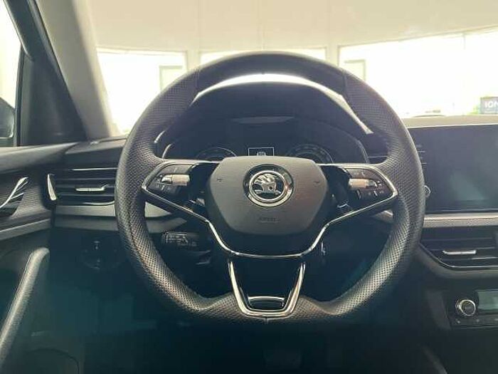 SKODA Kamiq Selection EU6d 1.5 TSI Blackline DSG AHK