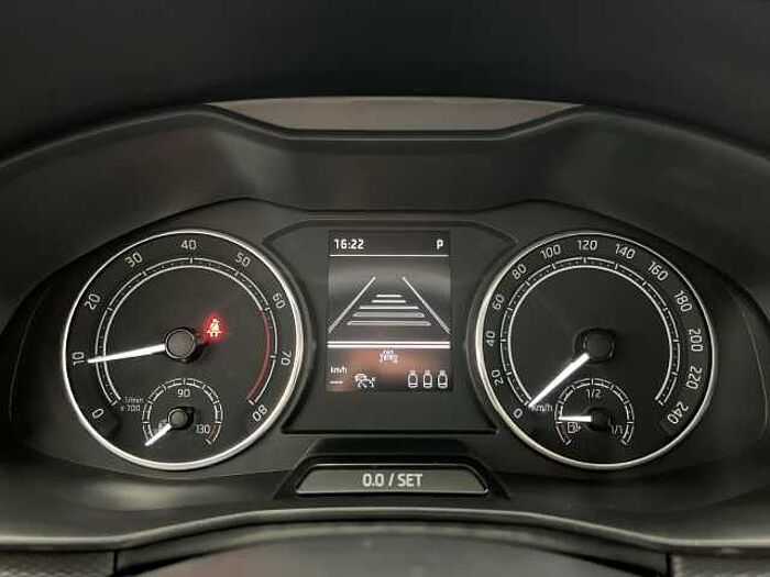 SKODA Kamiq Selection EU6d 1.5 TSI Blackline DSG AHK