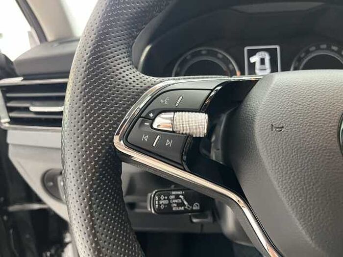 SKODA Kamiq Selection EU6d 1.5 TSI Blackline DSG AHK