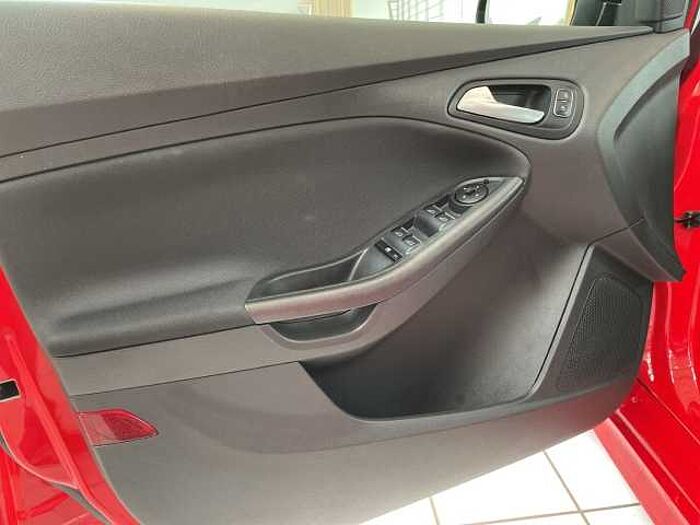 Ford Focus 1.0 ST-Line Beheizbare Frontscheibe