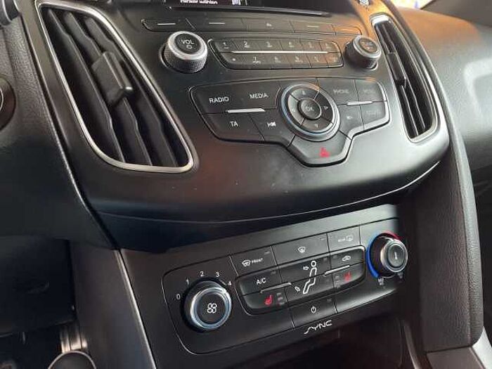 Ford Focus 1.0 ST-Line Beheizbare Frontscheibe