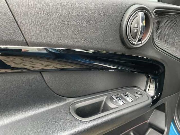 MINI Cooper Countryman 1.5 *NAVI*CARPLAY*PANO! *