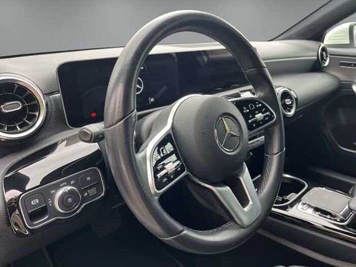 Mercedes-Benz A 250 Progressive *MBUX*LED LICHT*