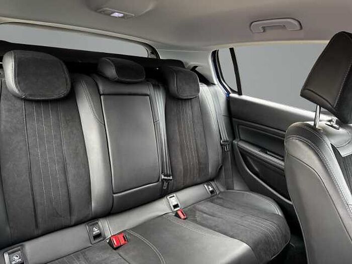 Peugeot 308 1.2 Allure *LED SCHEINWERFER!*