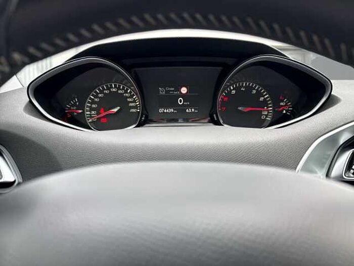 Peugeot 308 1.2 Allure *LED SCHEINWERFER!*