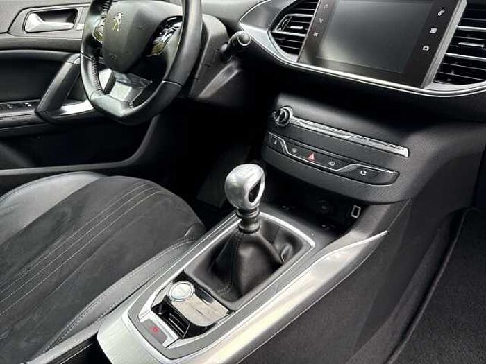 Peugeot 308 1.2 Allure *LED SCHEINWERFER!*