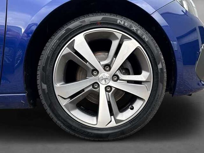 Peugeot 308 1.2 Allure *LED SCHEINWERFER!*