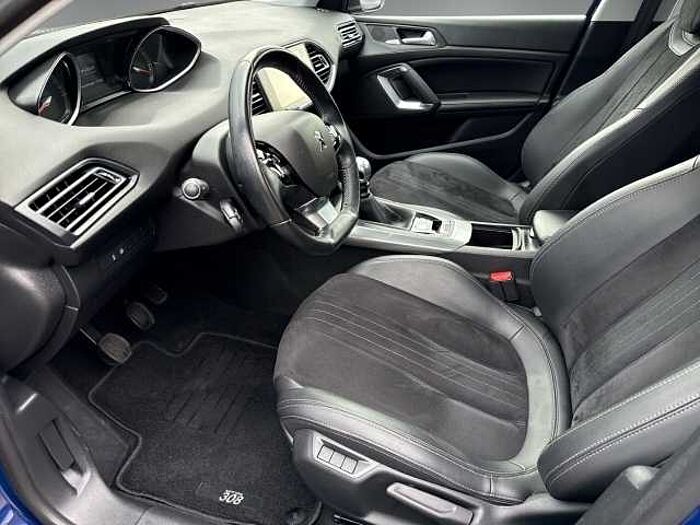 Peugeot 308 1.2 Allure *LED SCHEINWERFER!*