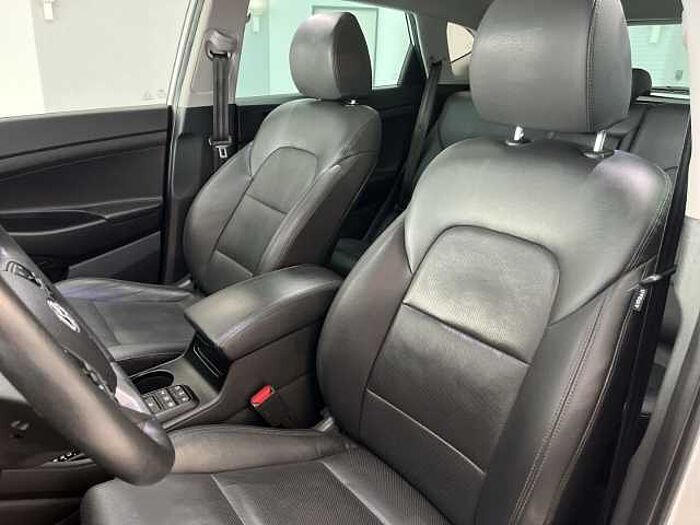 Hyundai TUCSON 2.0 CRDi Premium 4WD Aut. *PANO*TOTWINKEL*