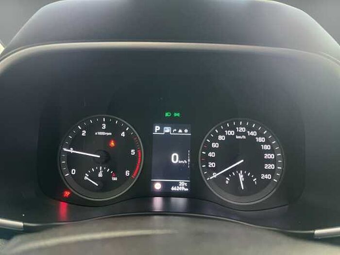 Hyundai TUCSON 2.0 CRDi Premium 4WD Aut. *PANO*TOTWINKEL*