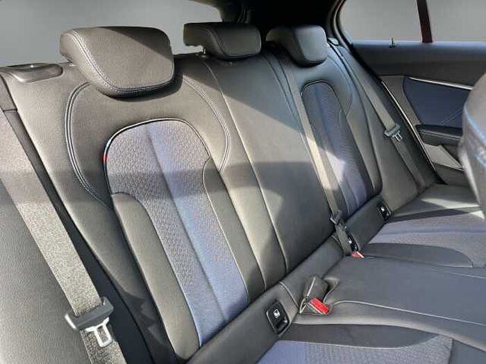 BMW 118 i M Sport *AMBIENTELICHT & MEHR!*