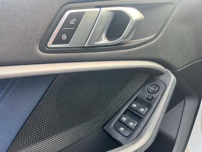 BMW 118 i M Sport *AMBIENTELICHT & MEHR!*