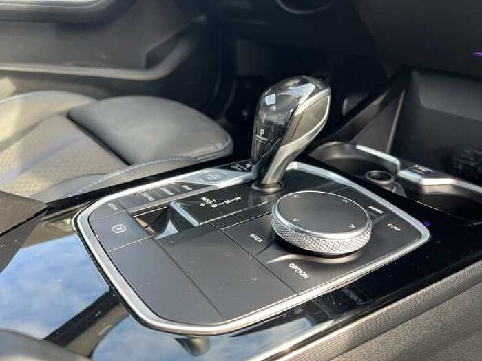 BMW 118 i M Sport *AMBIENTELICHT & MEHR!*