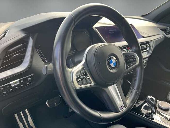 BMW 118 i M Sport *AMBIENTELICHT & MEHR!*
