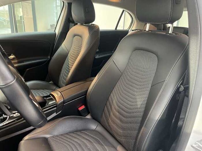 Mercedes-Benz A 250 e Style *AHK SCHWENKBAR & MEHR!*