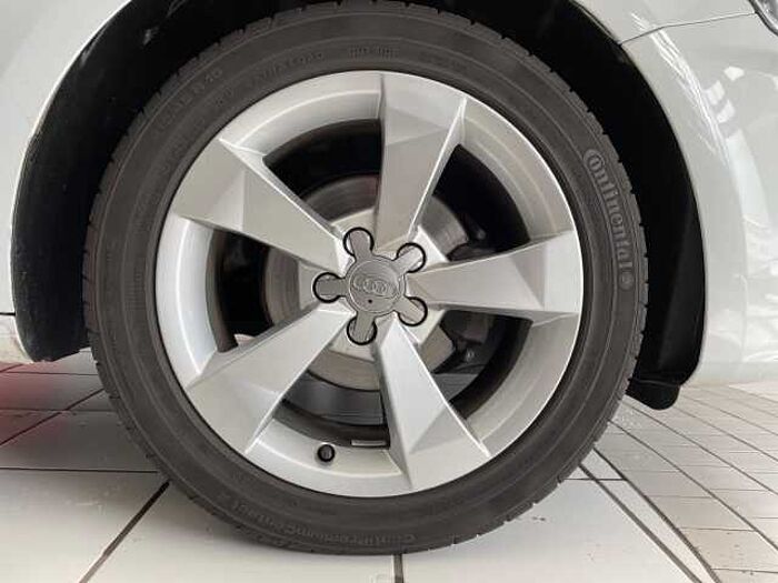 Audi A1 1.0 TSI Sportback Sport *NAVI*PANO & MEHR*