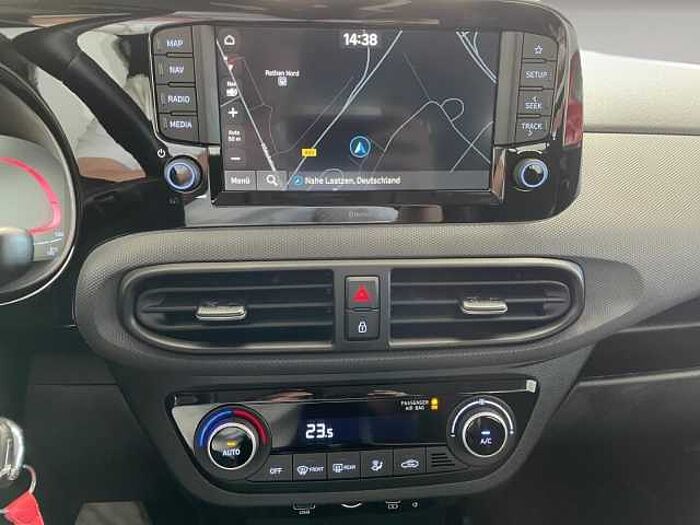 Hyundai i10 1.2 Trend Aut. *NAVI*DAB*CARPLAY! *