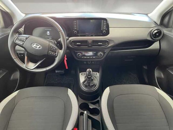 Hyundai i10 1.2 Trend Aut. *NAVI*DAB*CARPLAY! *