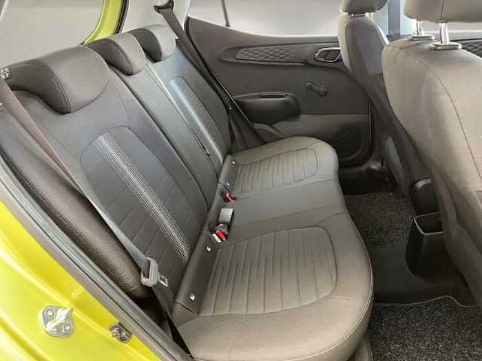 Hyundai i10 1.2 Trend Aut. *NAVI*DAB*CARPLAY! *