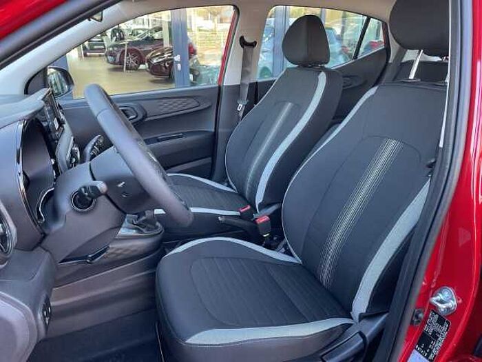 Hyundai i10 1.0 Trend Aut. *MIT WENIG KM! *