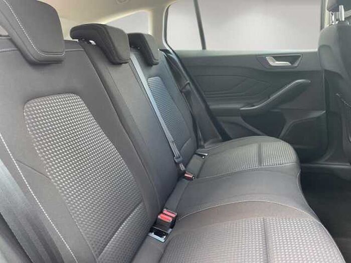 Ford Focus Turnier Cool&Connect AHK Winterräder Navi LED SHZ LenkradHZG