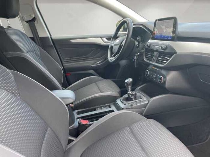 Ford Focus Turnier Cool&Connect AHK Winterräder Navi LED SHZ LenkradHZG