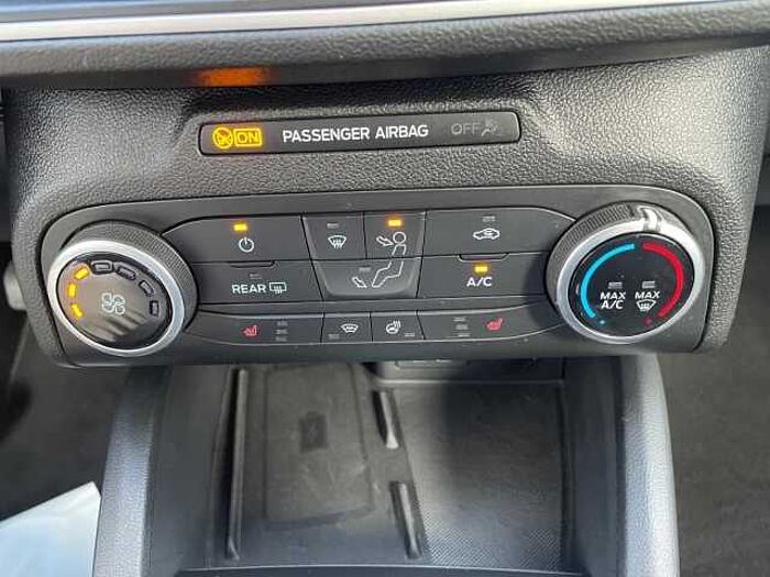 Ford Focus Turnier Cool&Connect AHK Winterräder Navi LED SHZ LenkradHZG