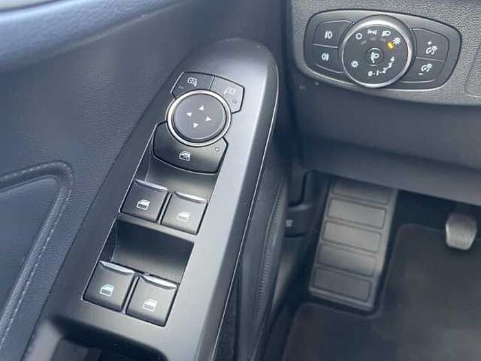 Ford Focus Turnier Cool&Connect AHK Winterräder Navi LED SHZ LenkradHZG